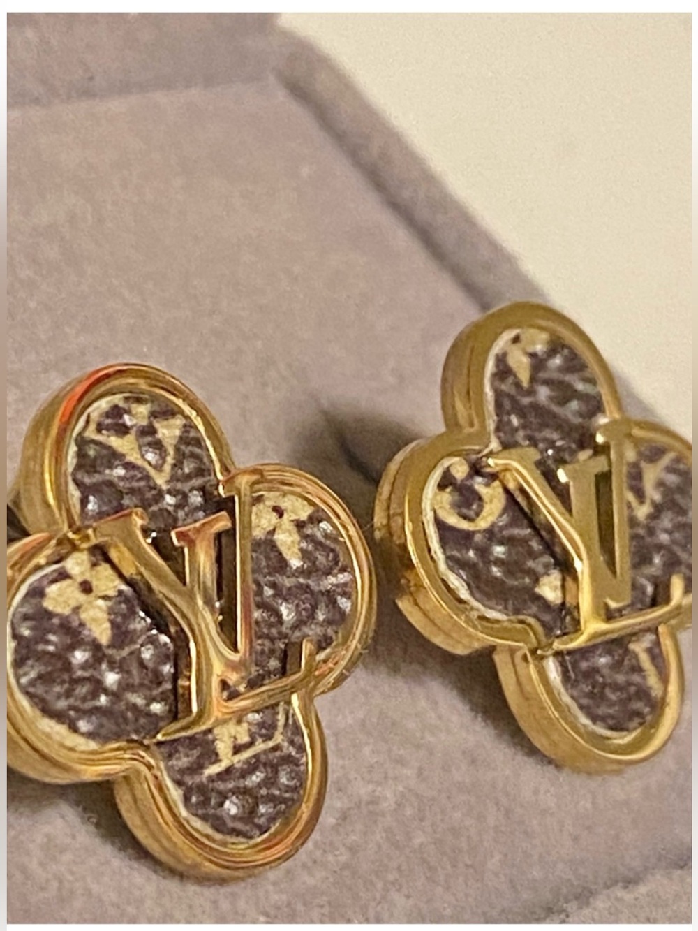 Fashion Jewelry 14K Gold Plated Clover Luxury Earrings with Brown Inset - Picture 6 of 7
